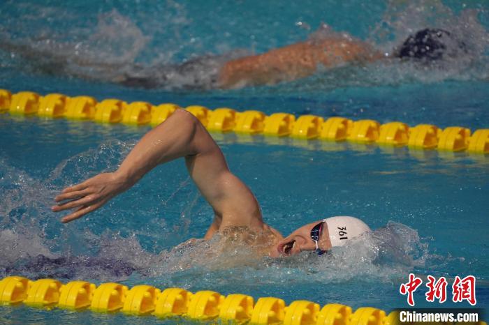 孙杨从漫长禁赛阴影中走出，重返赛场夺冠并宣