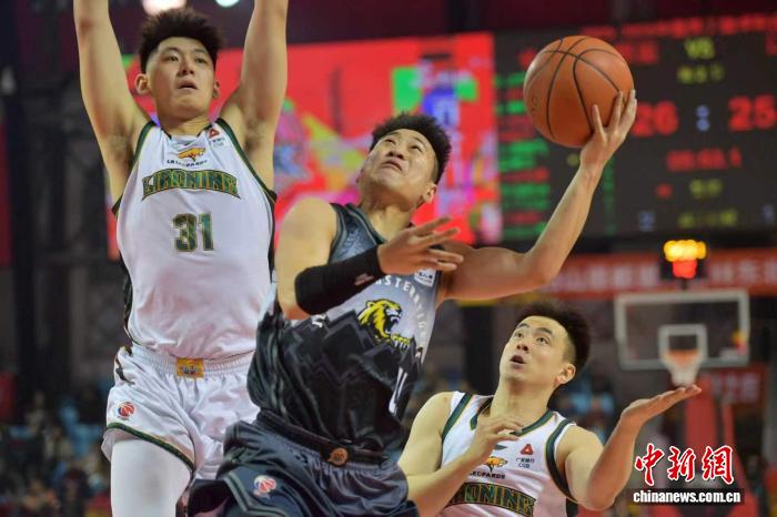 吉林队主场82-75力克辽宁本钢 姜伟泽摩尔联手逆