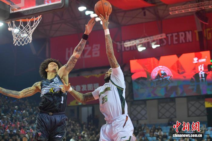 吉林队主场82-75力克辽宁本钢 姜伟泽摩尔联手逆