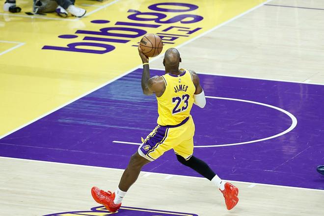 勒布朗·詹姆斯41岁90天创最年长三双纪录