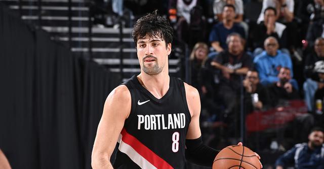 开拓者客场力克快船迎连胜 霍勒迪砍30分率队取