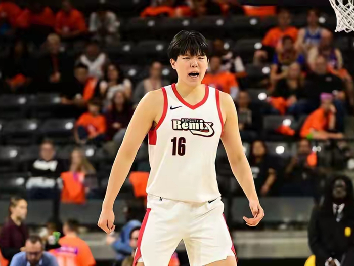 杨瀚森半场15分钟仅得4分 球队惜败墨西哥城队长