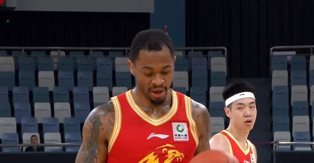 山东男篮关键战不敌浙江广厦 许梦君奇兵难挽败