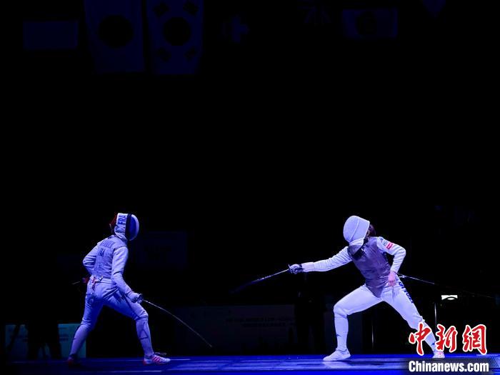 香港男子花剑世界杯团体赛首夺金牌，书写港剑